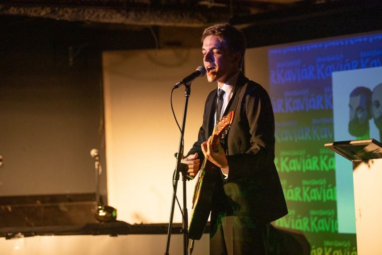 Hudobný komik Bedña